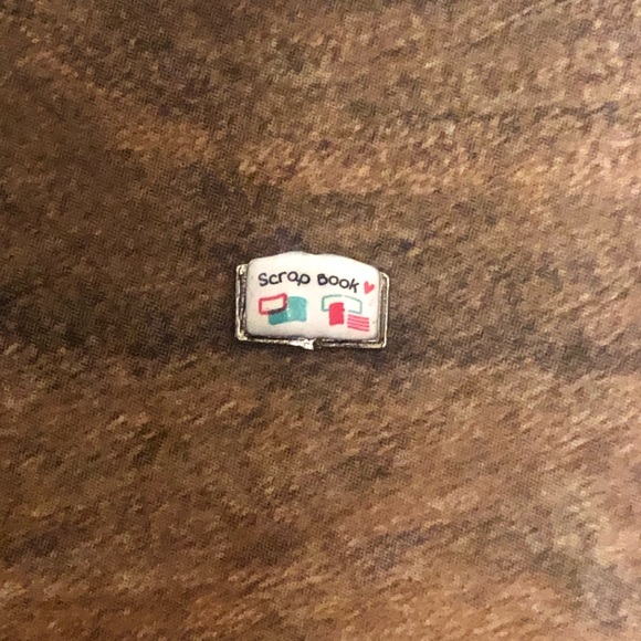 Origami Owl scrapbook charm - Picture 1 of 1